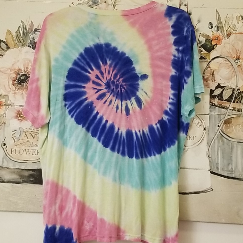Spiral Rainbow Womans XL Short Sleeve Tee Shirt - Picture 3 of 3